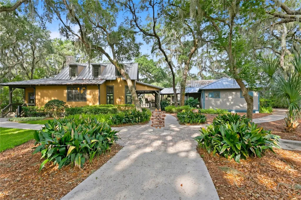 16018 Loneoak View Drive Lithia FL 33547