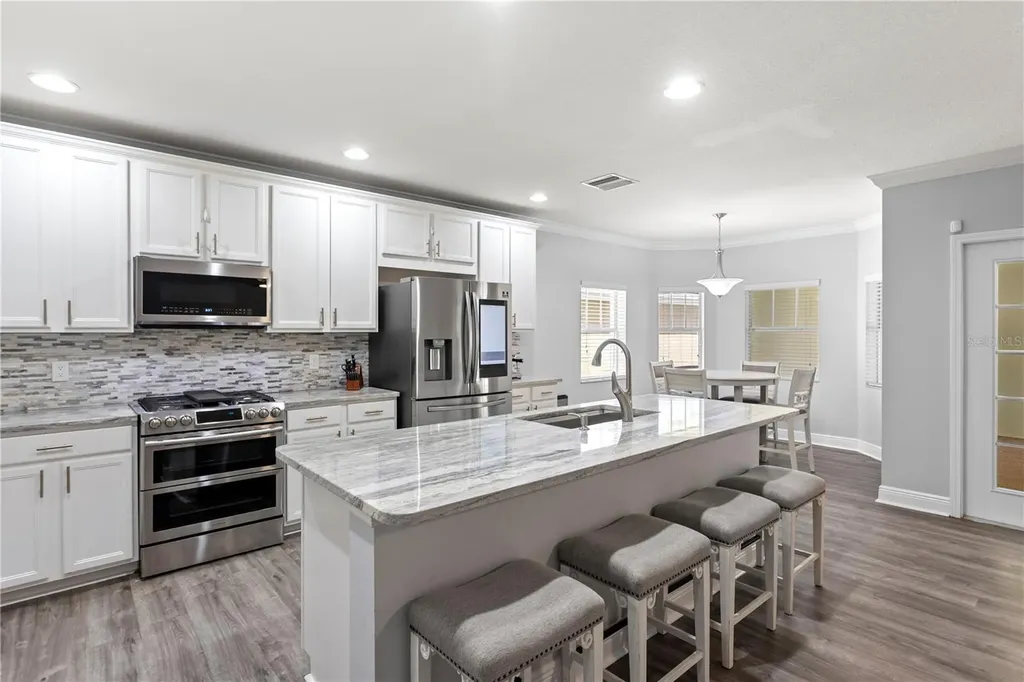 16018 Loneoak View Drive Lithia FL 33547