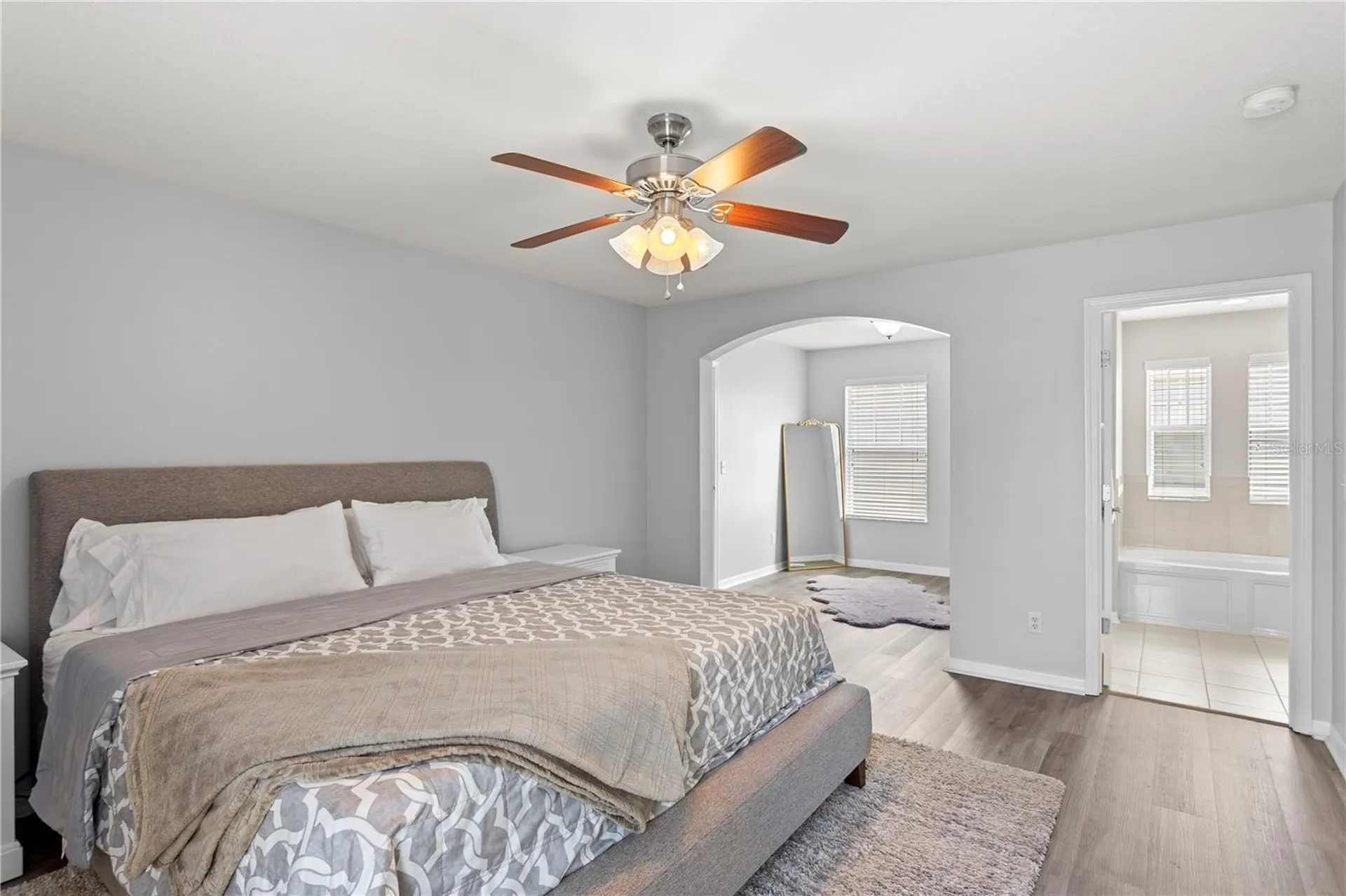 16018 Loneoak View Drive Lithia FL 33547