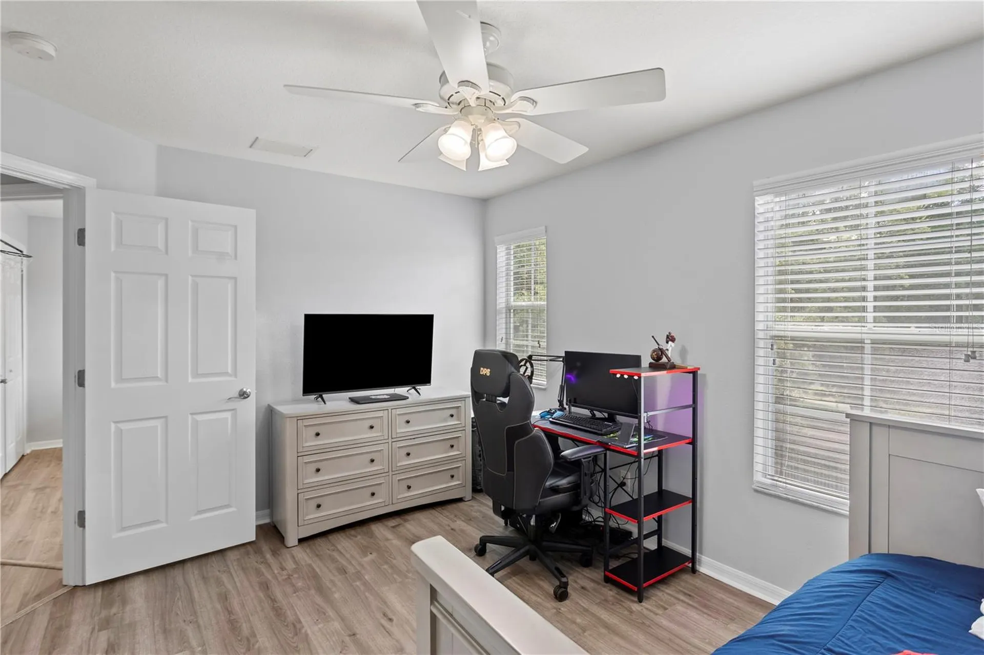 16018 Loneoak View Drive Lithia FL 33547