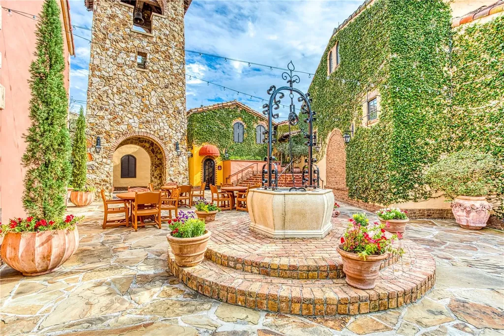 16401 Pendio Drive Bella Collina FL 34756