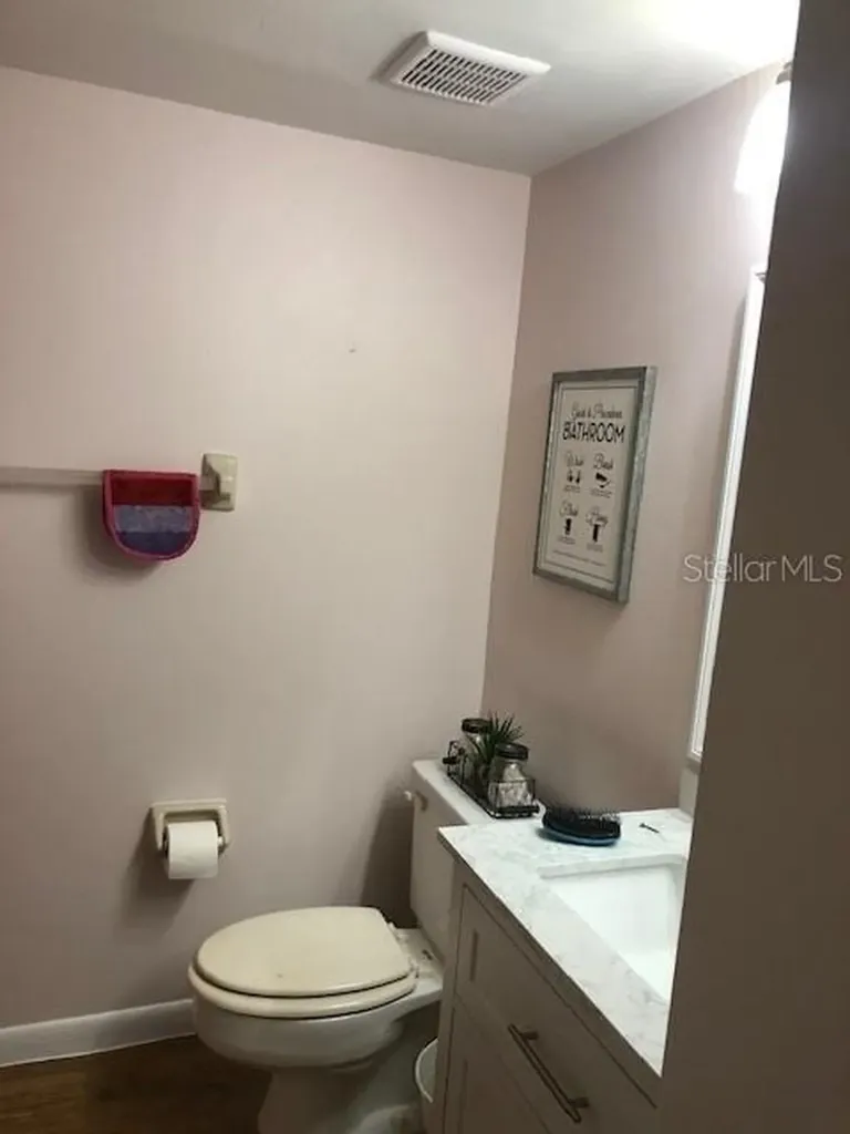 5293 Vineland Road Orlando FL 32811