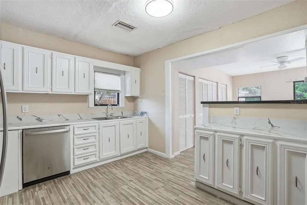 911 Magnolia Drive Clearwater FL 33756