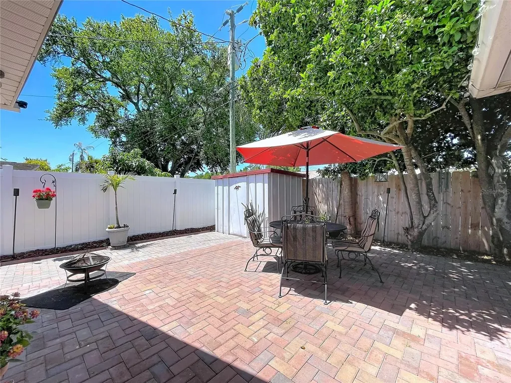 1858 Paradise Lane Clearwater FL 33756