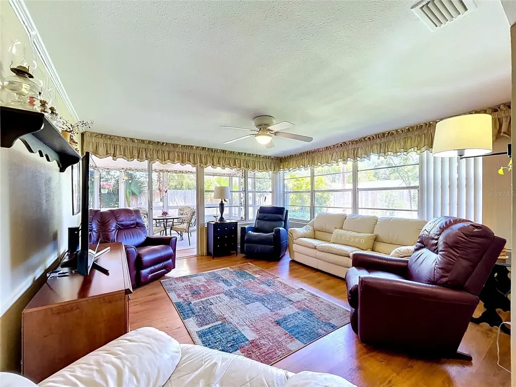 1858 Paradise Lane Clearwater FL 33756