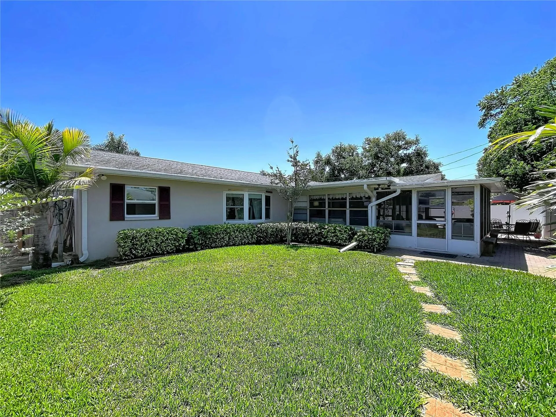1858 Paradise Lane Clearwater FL 33756