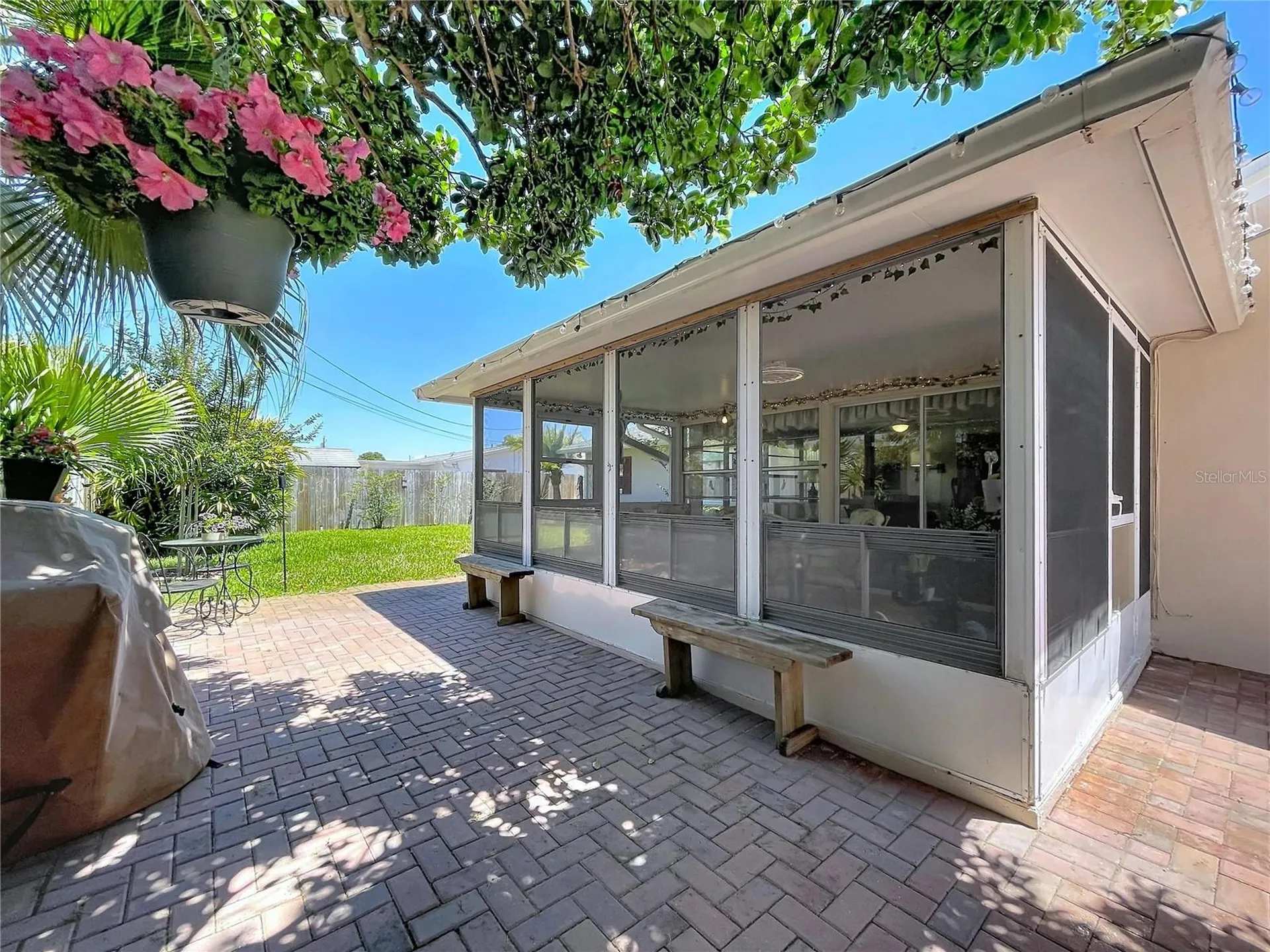 1858 Paradise Lane Clearwater FL 33756