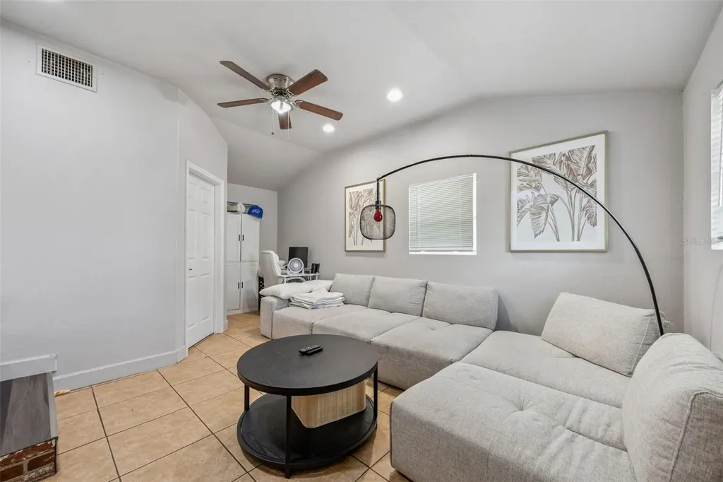 5212 Aloha Street Orlando FL 32810