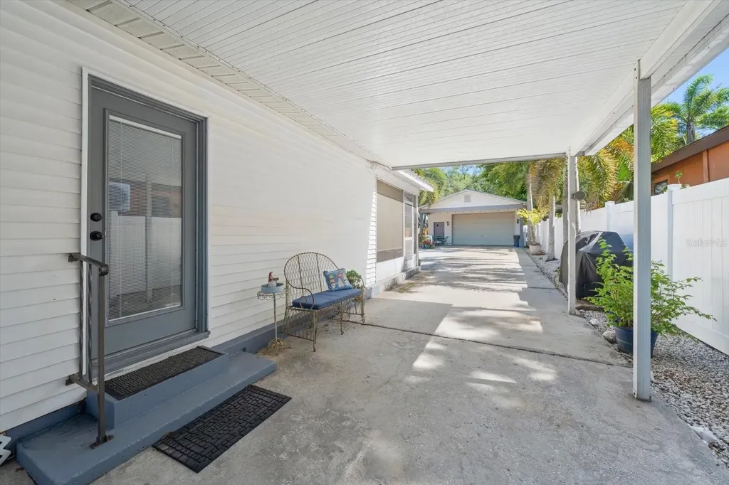 3290 70th Avenue N St Petersburg FL 33702