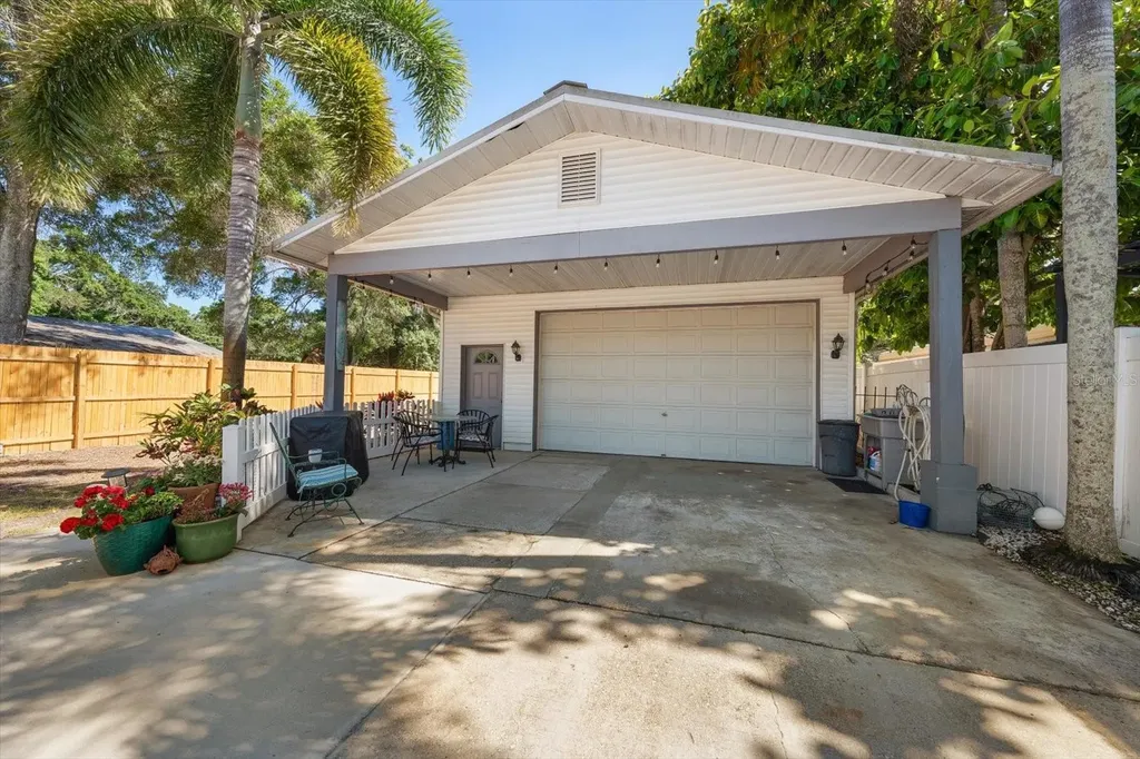 3290 70th Avenue N St Petersburg FL 33702