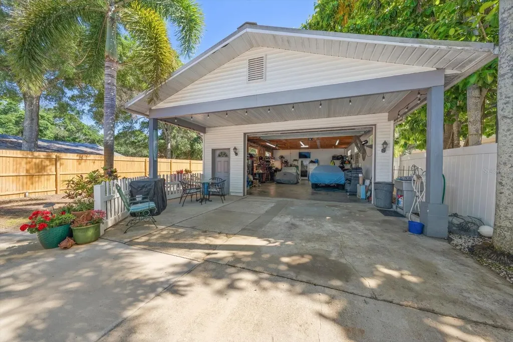 3290 70th Avenue N St Petersburg FL 33702