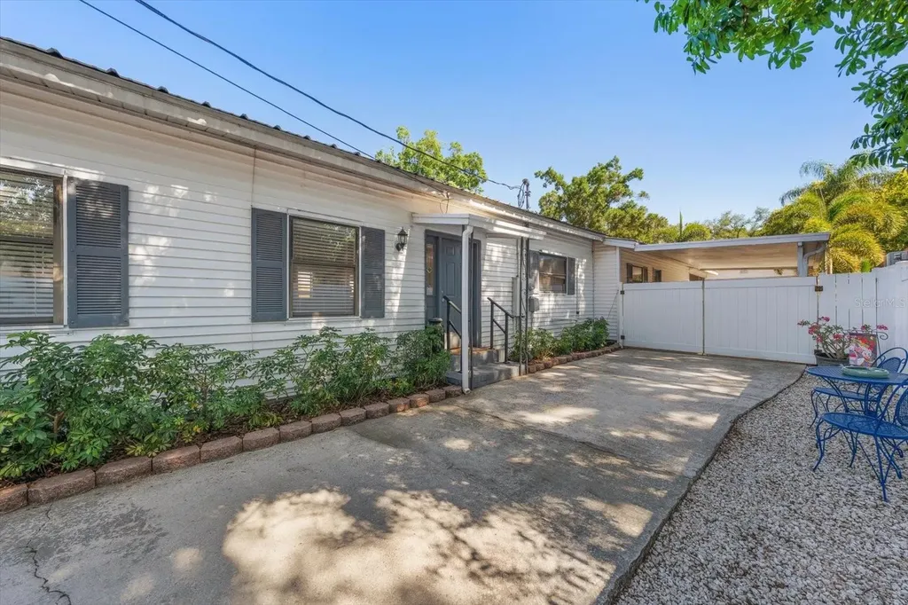 3290 70th Avenue N St Petersburg FL 33702