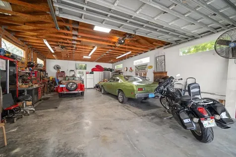 3290 70th Avenue N St Petersburg FL 33702