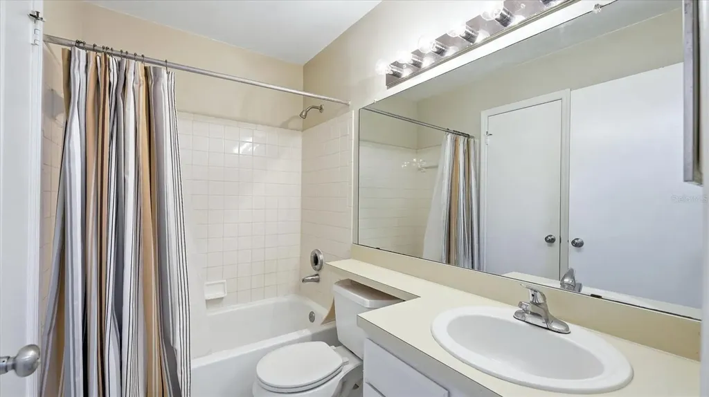 4033 Crockers Lake Boulevard Sarasota FL 34238