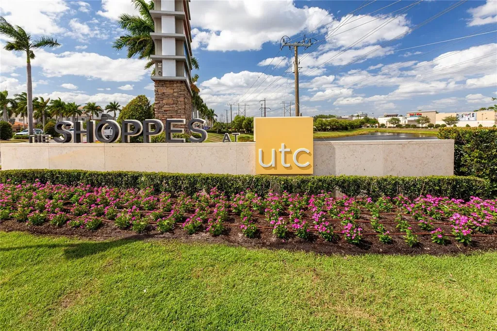 4033 Crockers Lake Boulevard Sarasota FL 34238