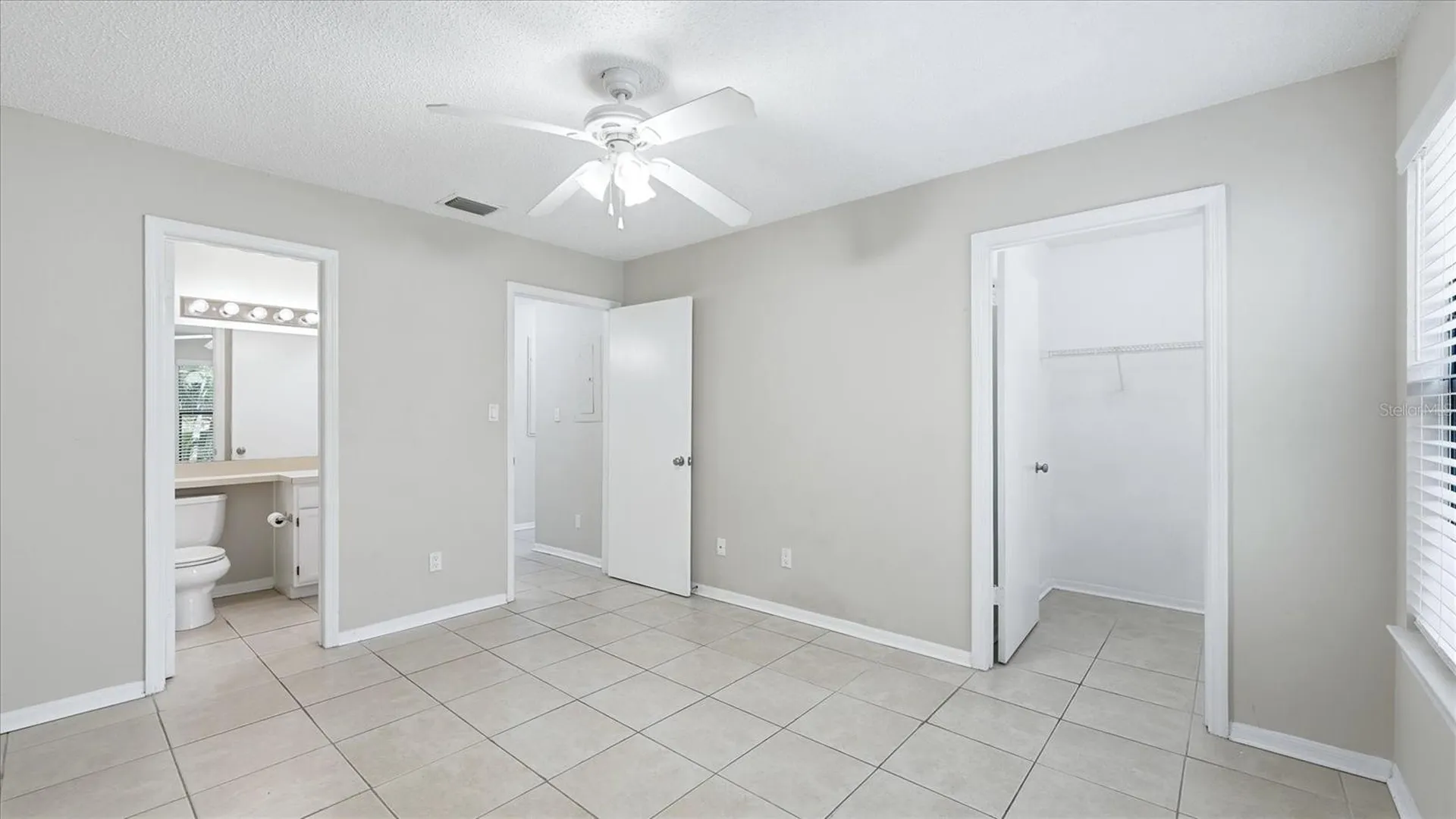4033 Crockers Lake Boulevard Sarasota FL 34238
