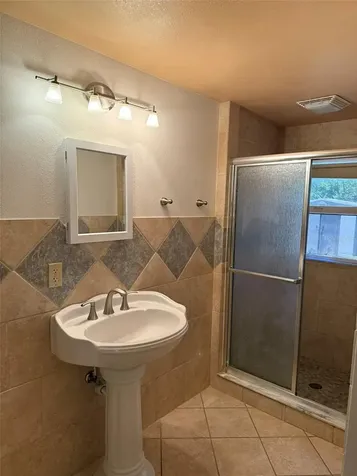 2787 41st Avenue N St Petersburg FL 33714