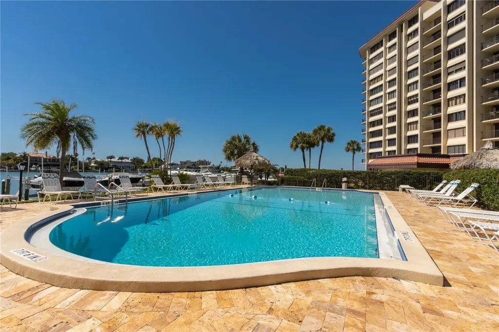 736 Island Way Clearwater FL 33767