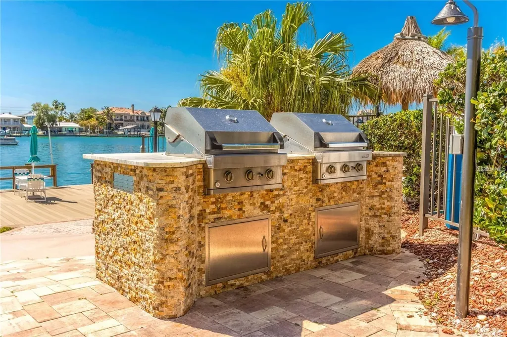736 Island Way Clearwater FL 33767
