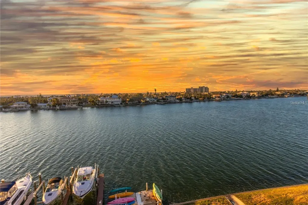 736 Island Way Clearwater FL 33767