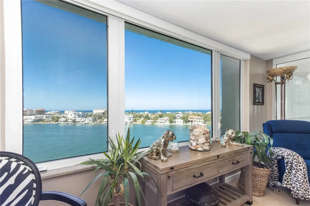 736 Island Way Clearwater FL 33767