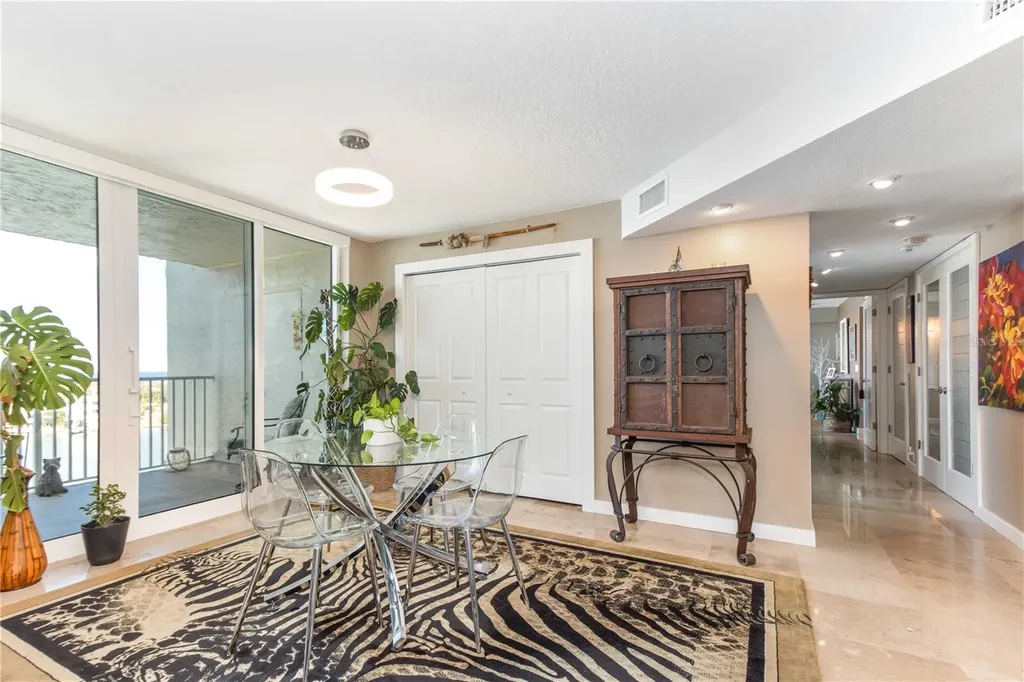 736 Island Way Clearwater FL 33767