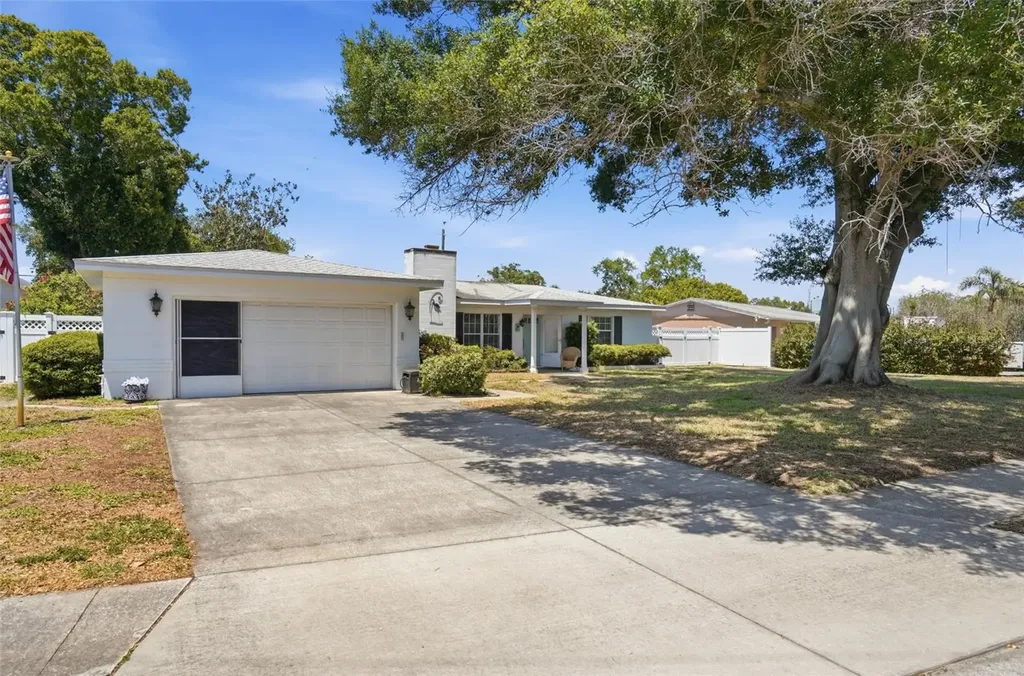 5941 49th Avenue N Kenneth City FL 33709