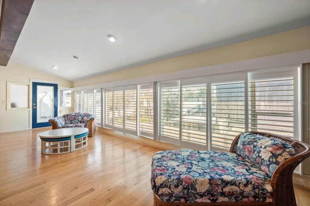 40 77th Avenue Treasure Island FL 33706