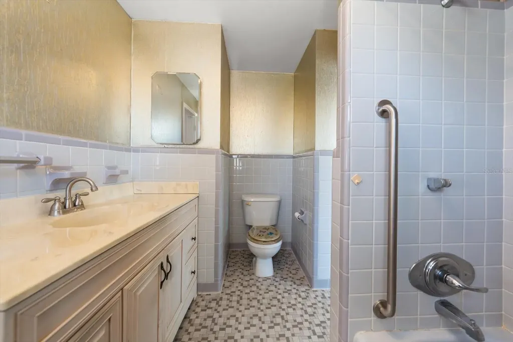 40 77th Avenue Treasure Island FL 33706