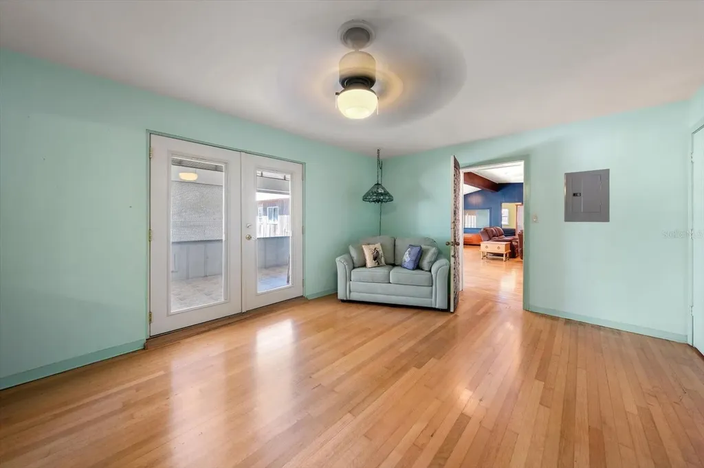 40 77th Avenue Treasure Island FL 33706