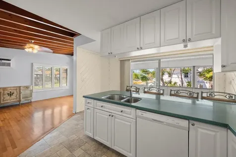 40 77th Avenue Treasure Island FL 33706