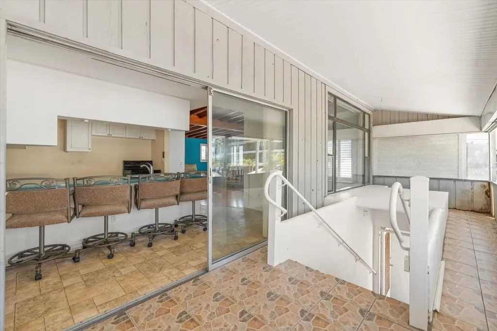 40 77th Avenue Treasure Island FL 33706