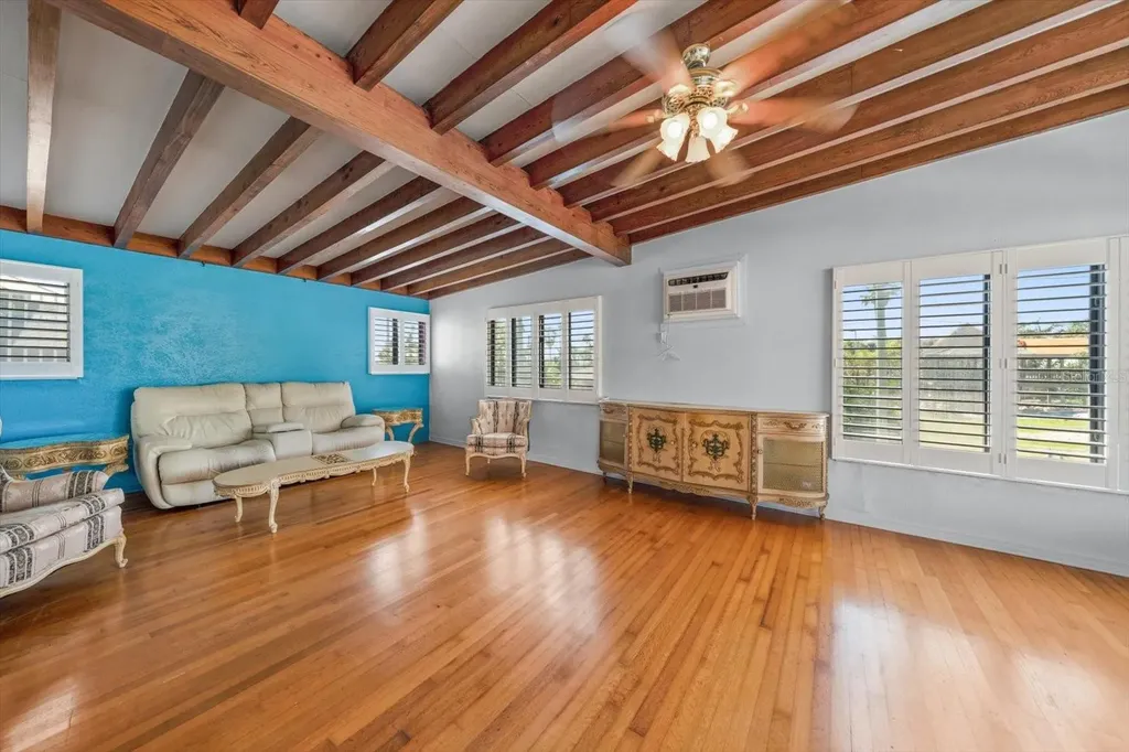 40 77th Avenue Treasure Island FL 33706