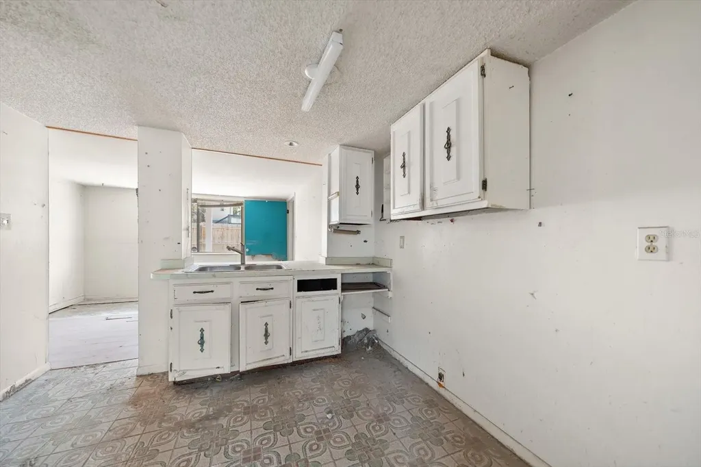 40 77th Avenue Treasure Island FL 33706