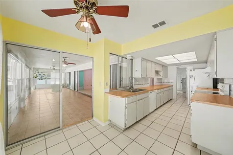 1703 New Bedford Drive Sun City Center FL 33573