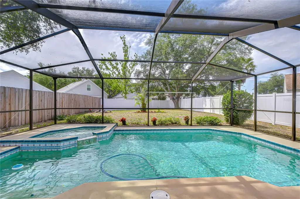 1721 Tropicana Way Valrico FL 33594