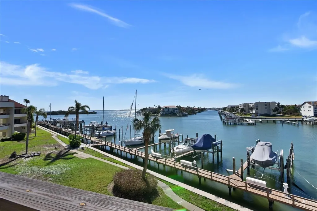126 1st Street E Tierra Verde FL 33715