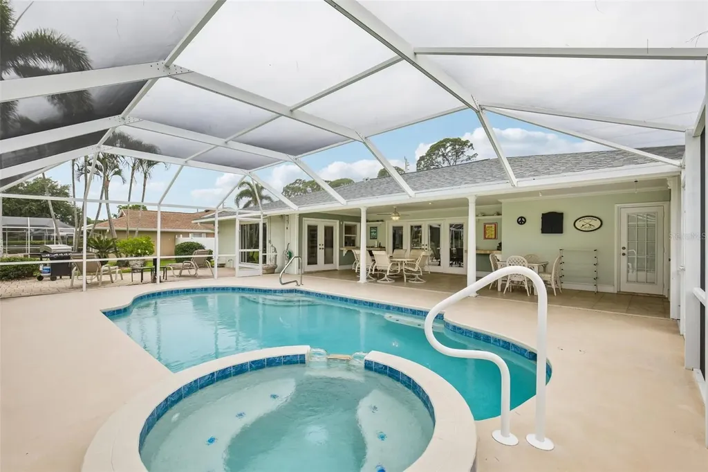 530 Magellan Drive Sarasota FL 34243