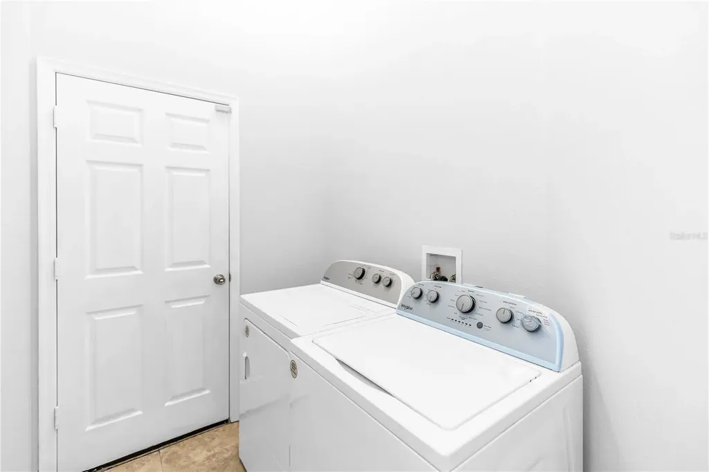 422 Canary Island Court Orlando FL 32828