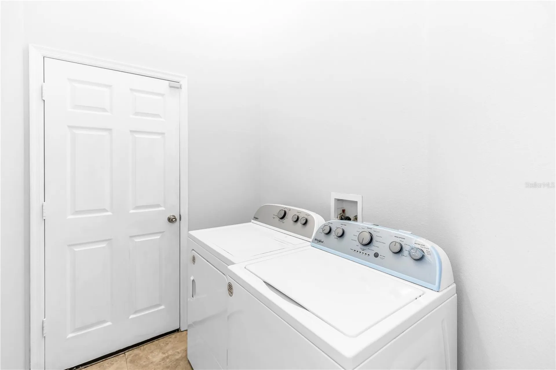 422 Canary Island Court Orlando FL 32828