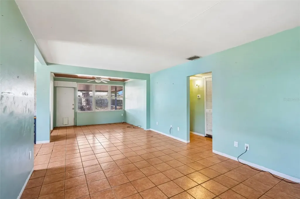 6610 4th Avenue N St Petersburg FL 33710