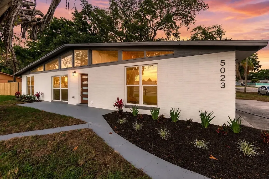 5023 9th Street E Bradenton FL 34203