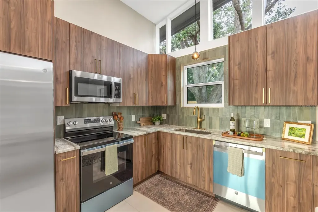 5023 9th Street E Bradenton FL 34203