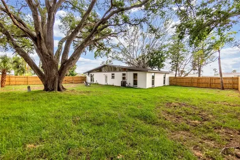 5023 9th Street E Bradenton FL 34203
