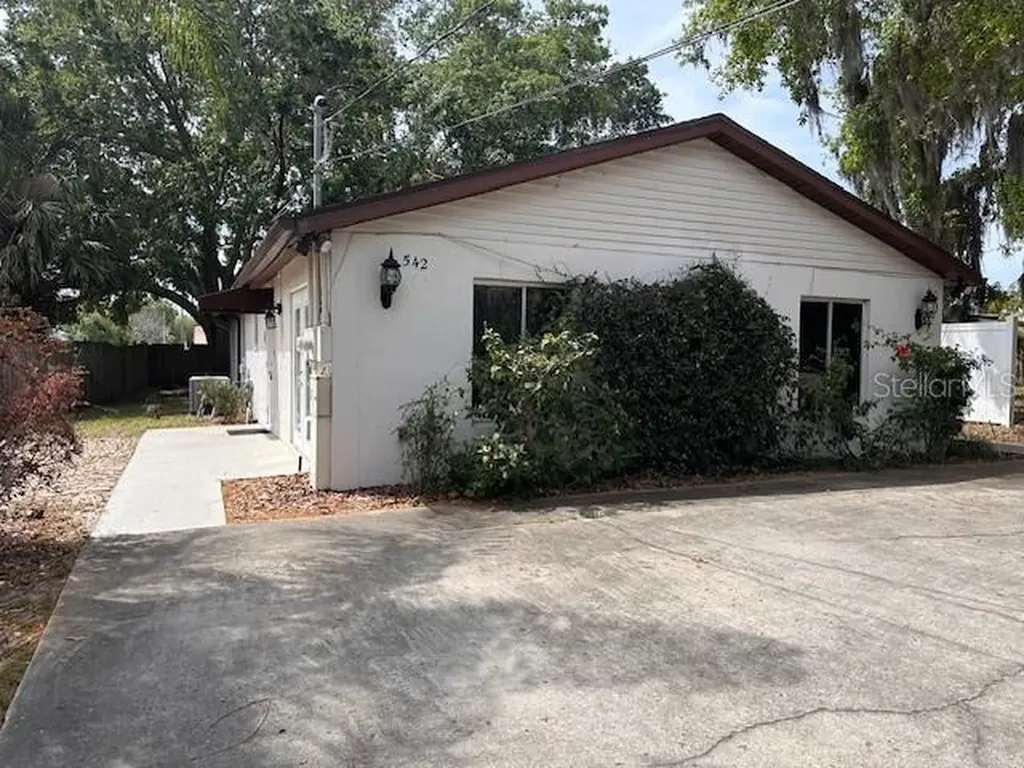542 E Caroline Street Tavares FL 32778