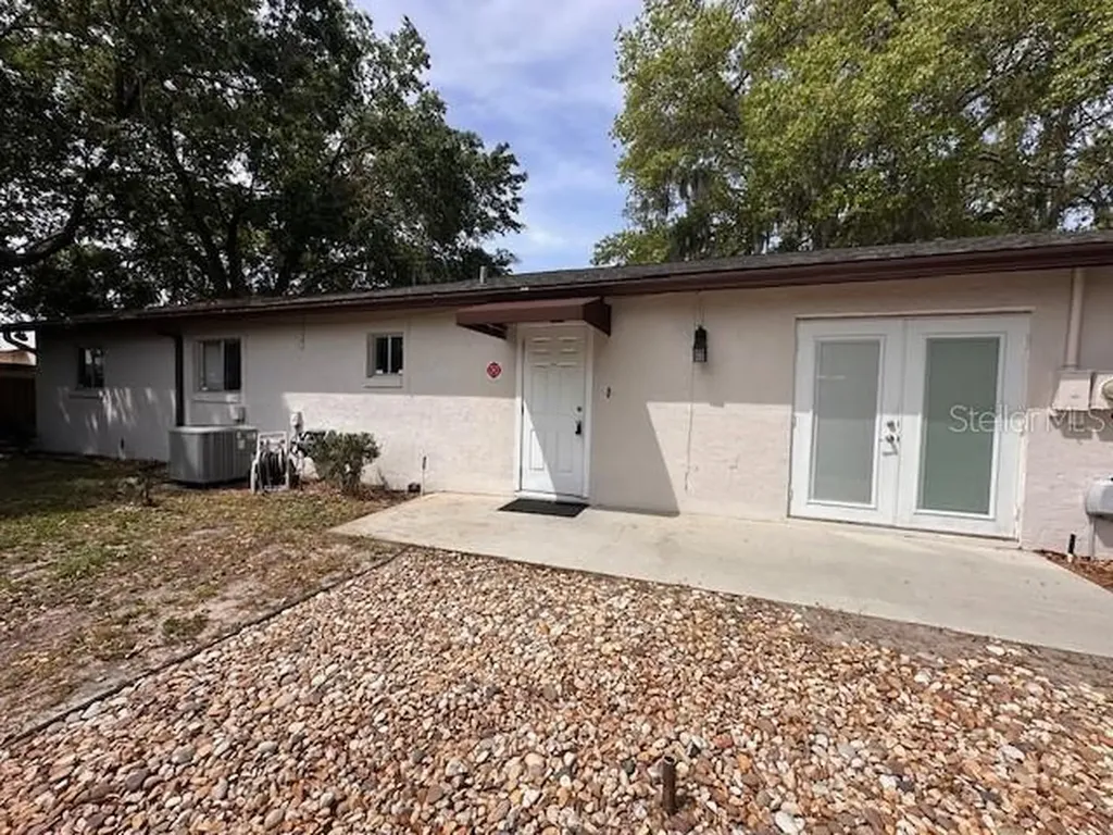 542 E Caroline Street Tavares FL 32778