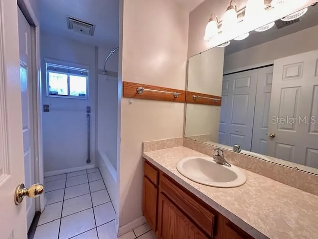 542 E Caroline Street Tavares FL 32778