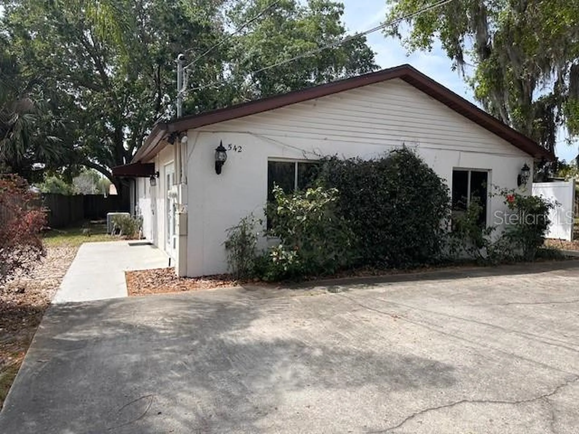 542 E Caroline Street Tavares FL 32778
