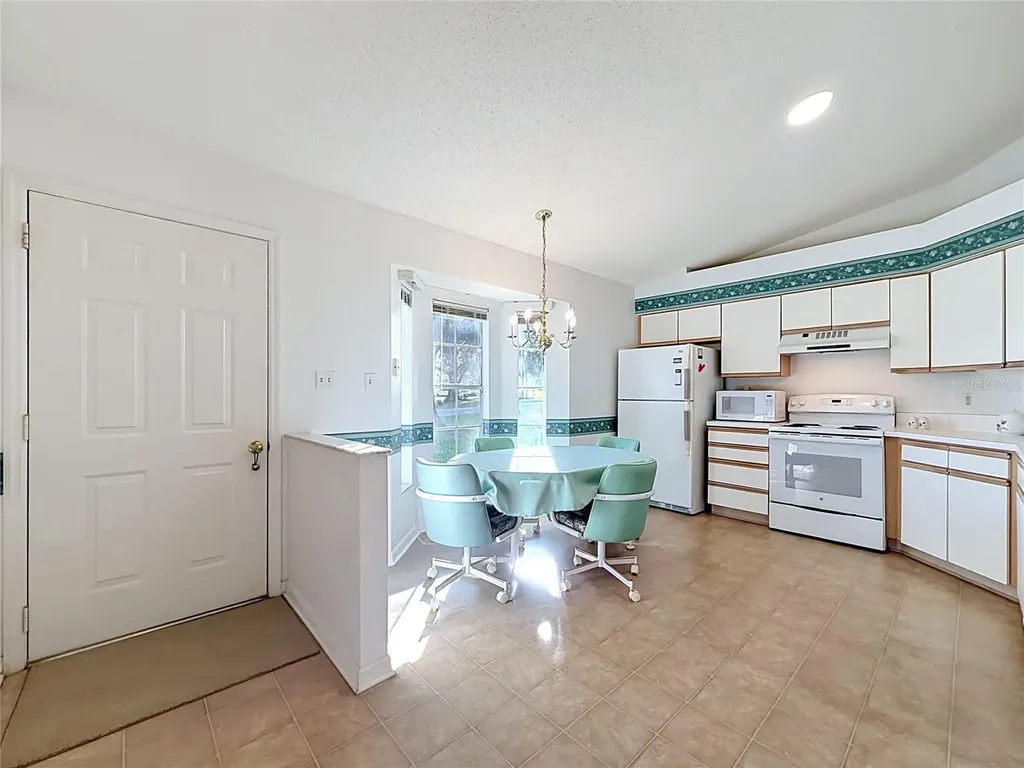 25014 Pine Hill Leesburg FL 34748