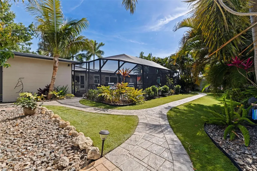 3767 25th Avenue N St Petersburg FL 33713